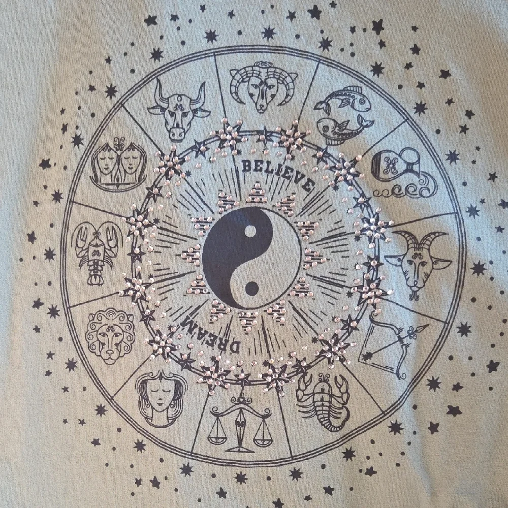 Zodiac Yin Yang Rhinestone Believe Dream 100% Cotton Light Green Tshirt - Picture 5 of 6